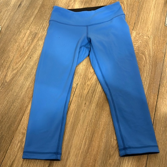 lululemon athletica Pants - Lululemon Wunder Under Reversible Blue and Black Leggings Size 6